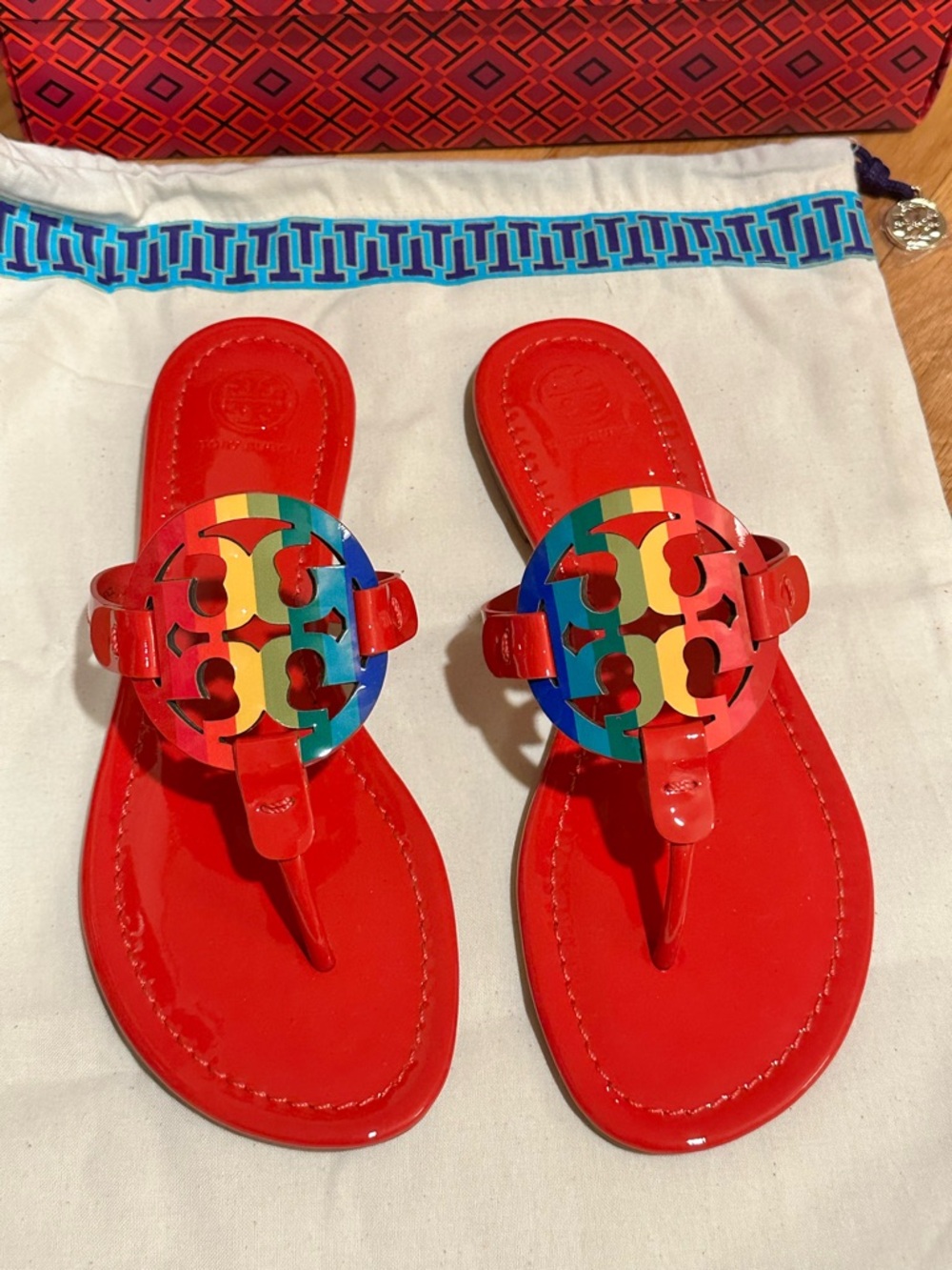 Tory Burch Miller Rainbow Logo Sandals Ruby Red Patent Leather Size 7 Brand New - Picture 2 of 4